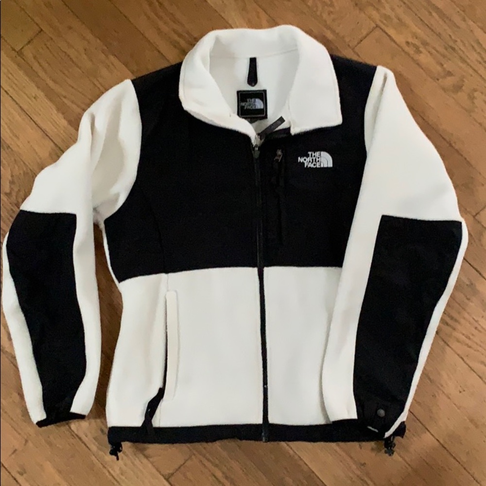 Small North Face women’s fleece jacket.